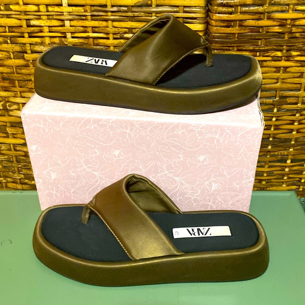 NWOB ZARA Satin Olive green and black Platform Sandals w/defects  40, USA 8.5